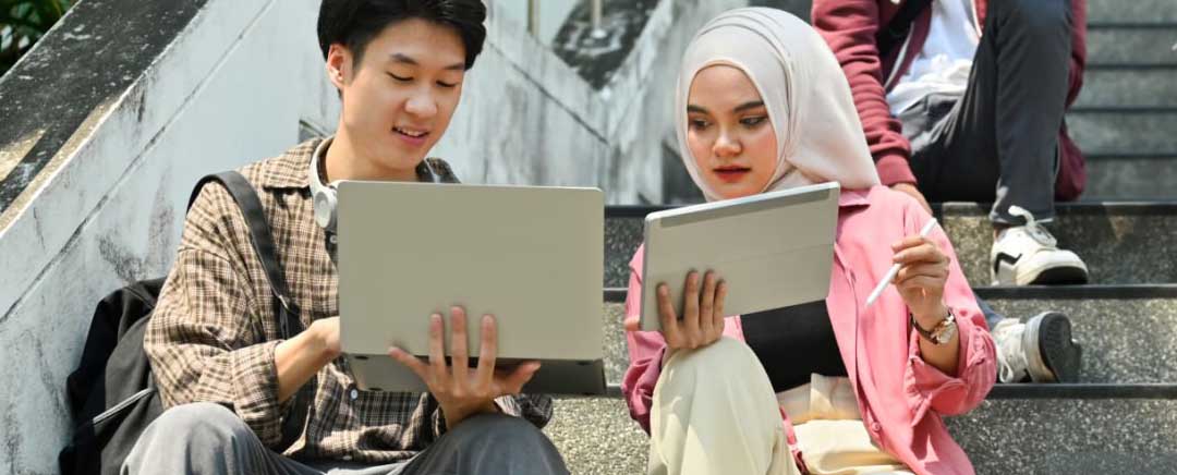 dua orang lulusan sma