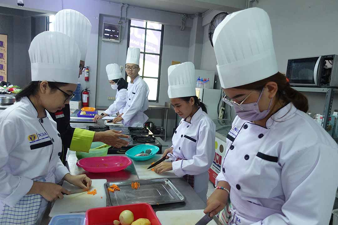 siswa ncsa sedang praktek