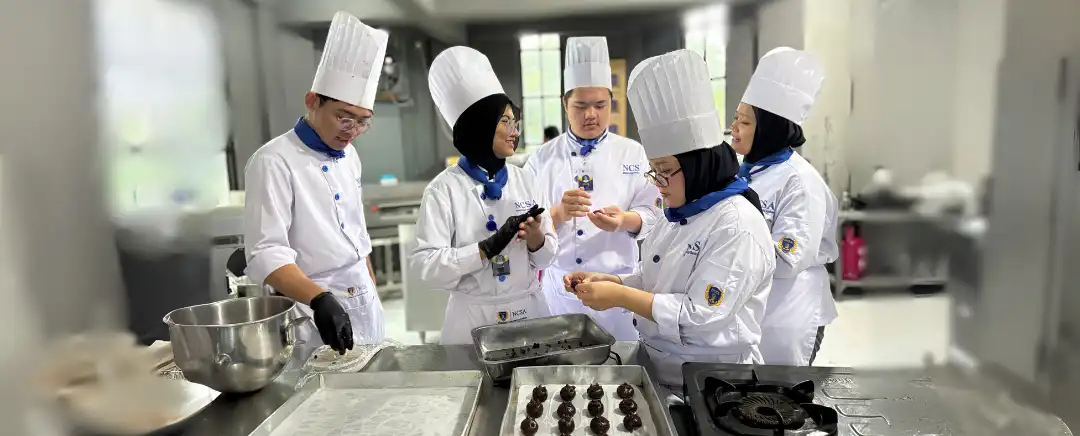 (Ilustrasi Cook Helper Bakery, Sumber: NCSA Indonesia)