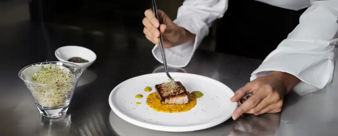 (Ilustrasi Tweezer Garnish, Sumber: Freepik)