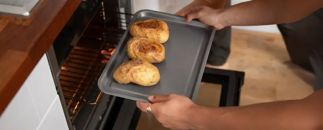 (Ilustrasi Roasting dan Baking, Sumber: freepik.com/freepik)