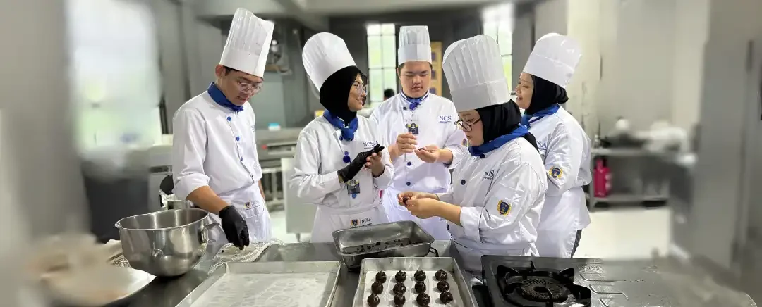 (Ilustrasi Cook Helper Bakery, Sumber: NCSA Indonesia)