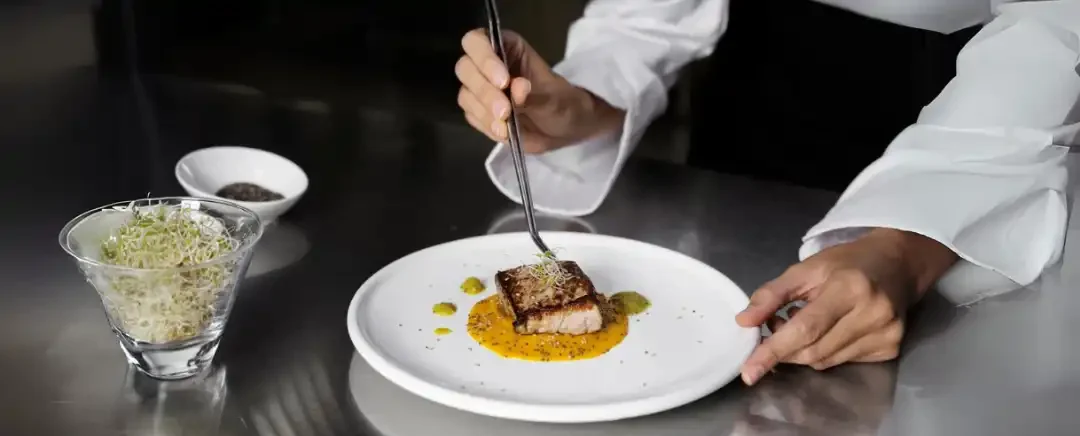 (Ilustrasi Tweezer Garnish, Sumber: Freepik)