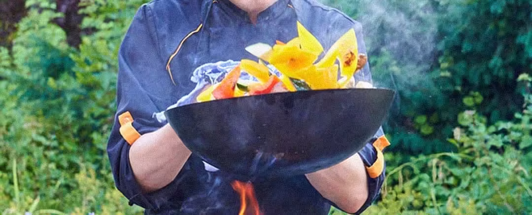 cara memegang wok