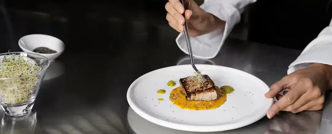 chef plating pakai tweezer