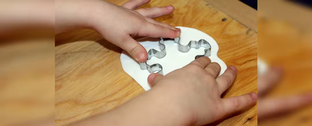 mencetak kue