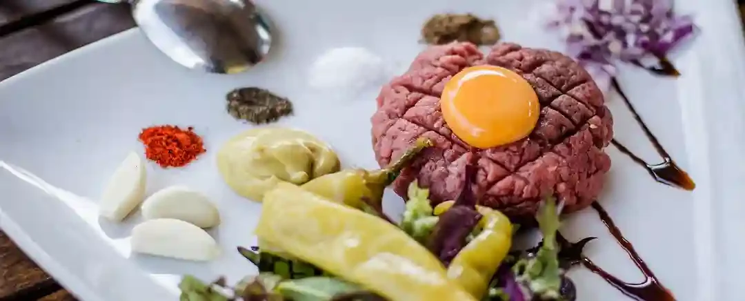 steak dan kuning telur