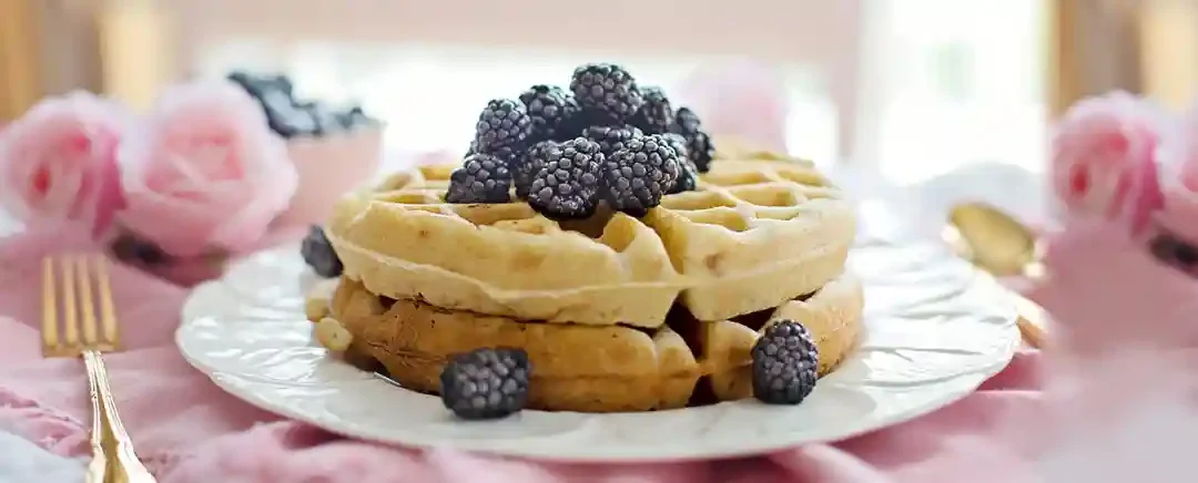 waffles toping berry